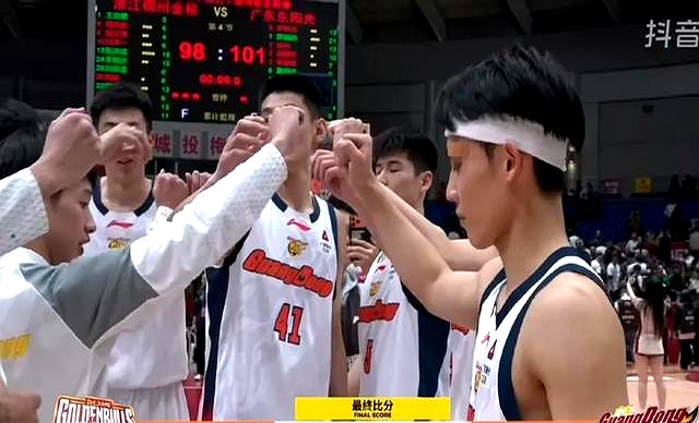 九游体育官网-篮球赛进场队伍介绍